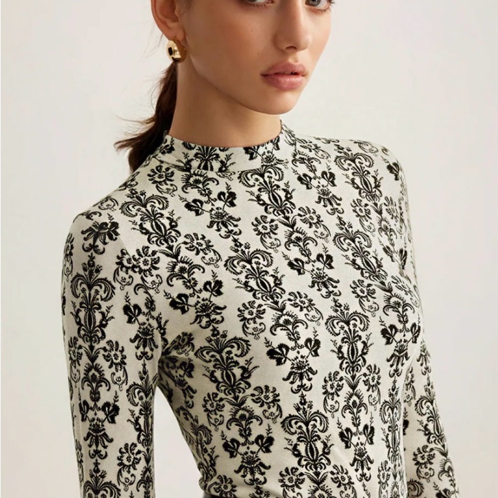 Damask Print Mock Neck Long Sleeve Shirt